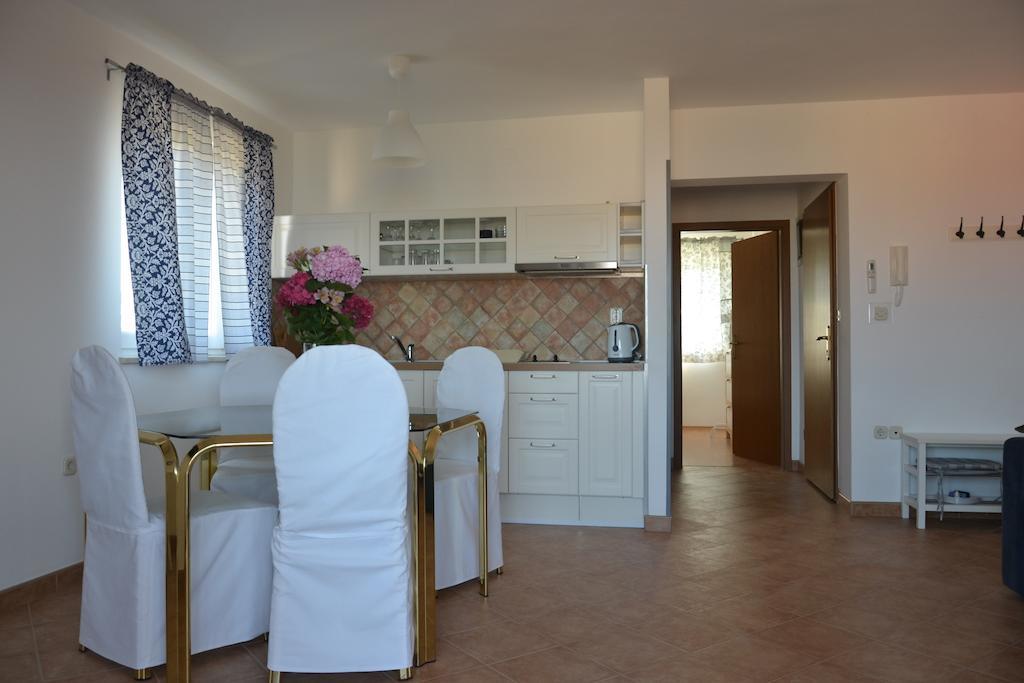 Apartment Roza *