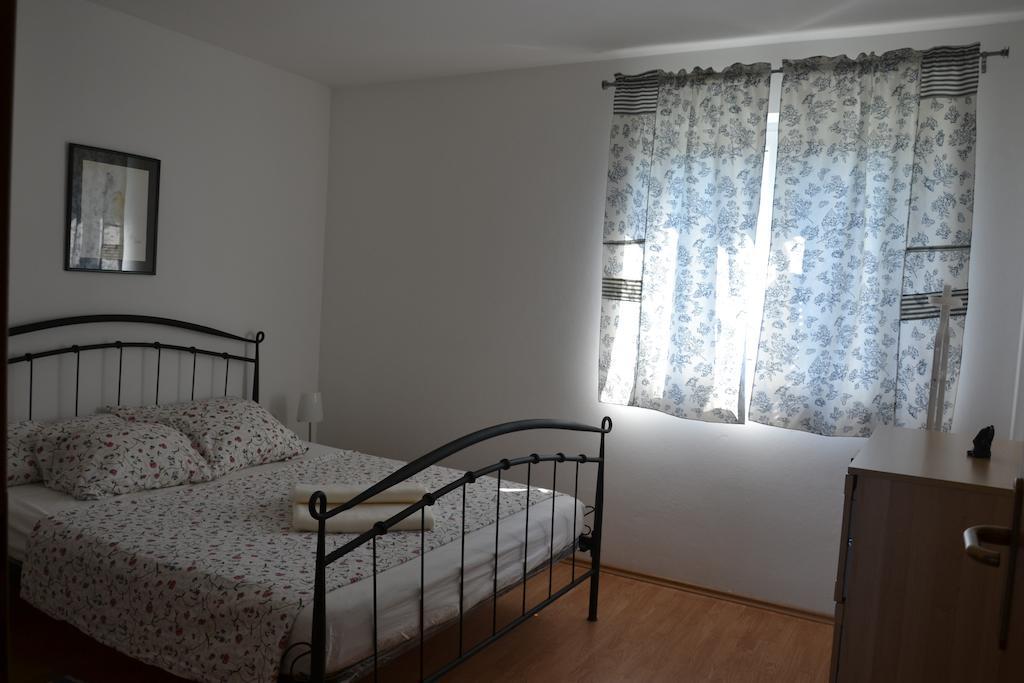 Apartment Roza *