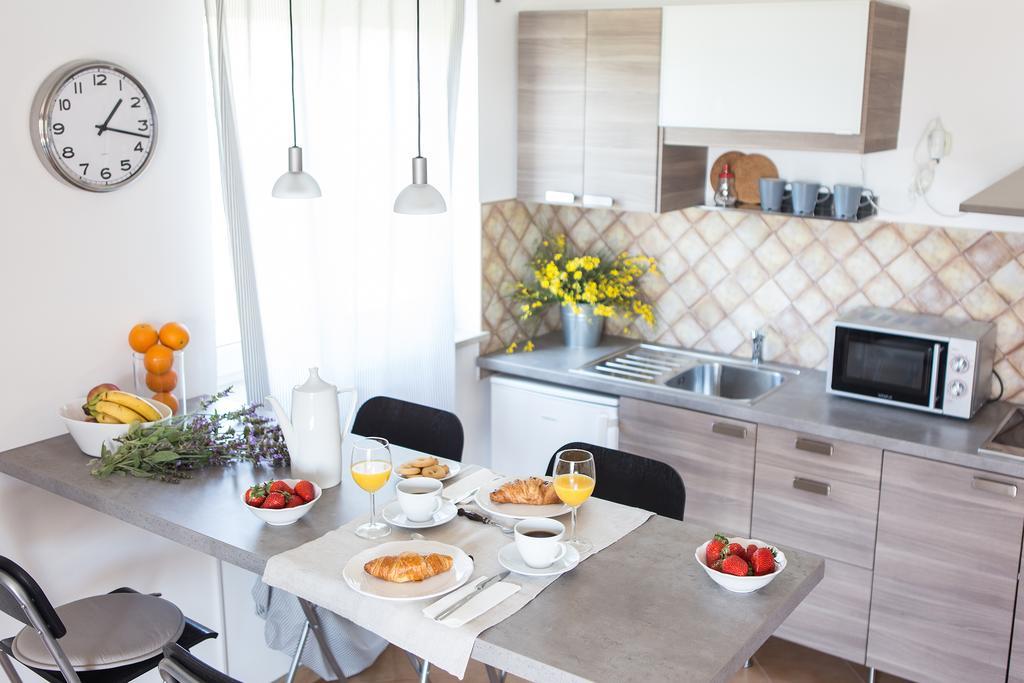 Apartma Roza *